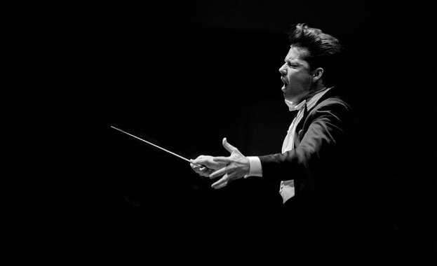 Юлиан Рахлин дирижира първия концерт на Софийската филхармония за 2022 година