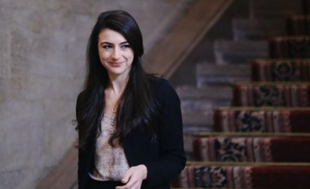 Освен договорените 2 танкера със синьо гориво от САЩ на