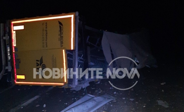 ТИР е катастрофирал в Прохода на Републиката Инцидентът е станал