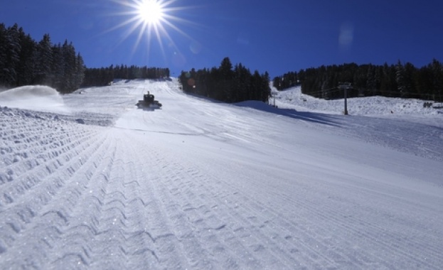 Заради необичайно студения март удължават ски сезона в Банско съобщи