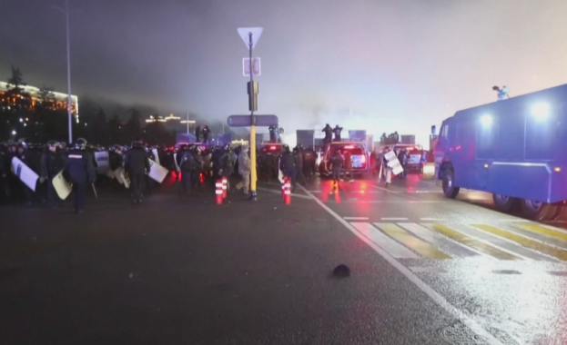 Повишението на цените на горивата предизвика политическа криза в Казахстан След