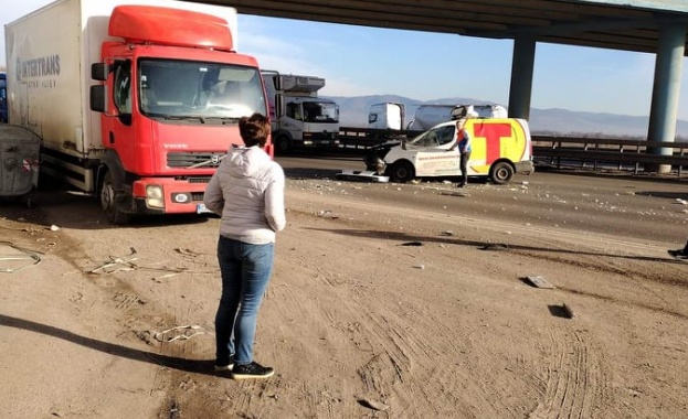 Тежка катастрофа на околовръстен път при логистичен център Стад Вследствие