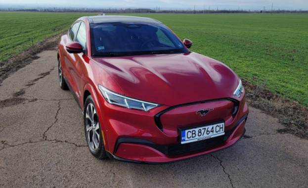 С представянето на иконата Mustang през 1964 година Ford дава