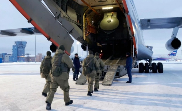 Първи самолет с руски войски пристигна в Казахстан