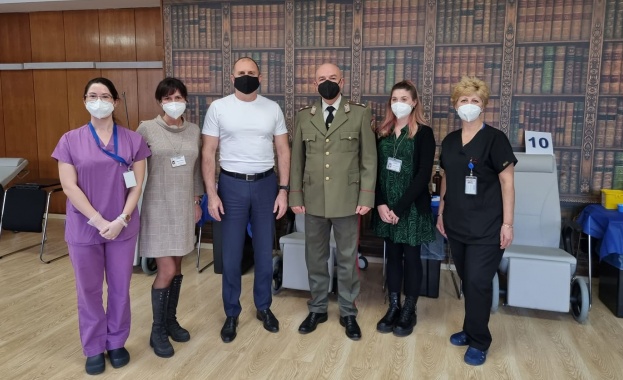 Бустерна доза ваксина срещу коронавирус си е сложил днес президентът