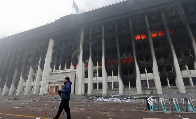 Първите руски миротворци пристигнаха в Казахстан Полицията в Алмати съобщи