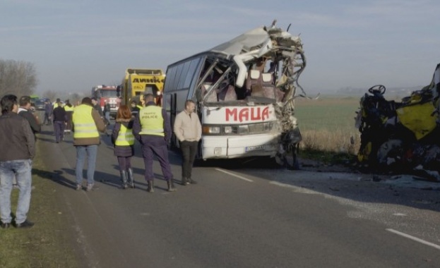 Проверка на пътя след смъртоносната катастрофа край Нова Загора При