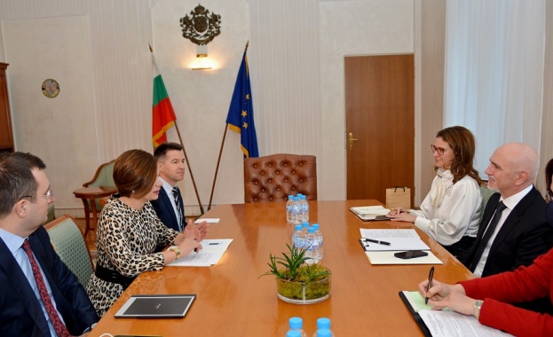 Министърът на транспорта и съобщенията Николай Събев отправи покана към