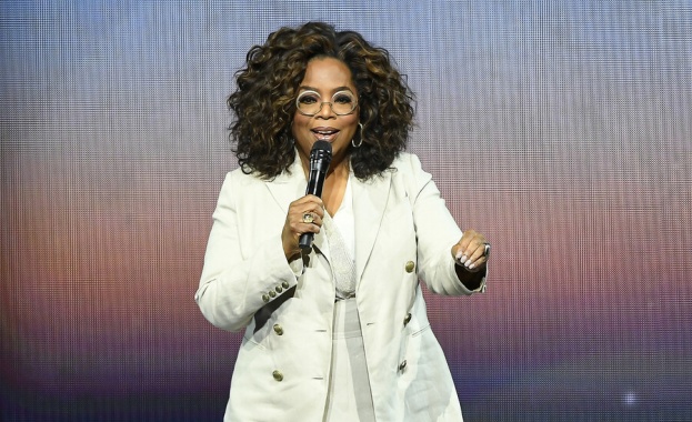 Опра Уинфри продуцира документален филм за Сидни Поатие 67 годишната звезда