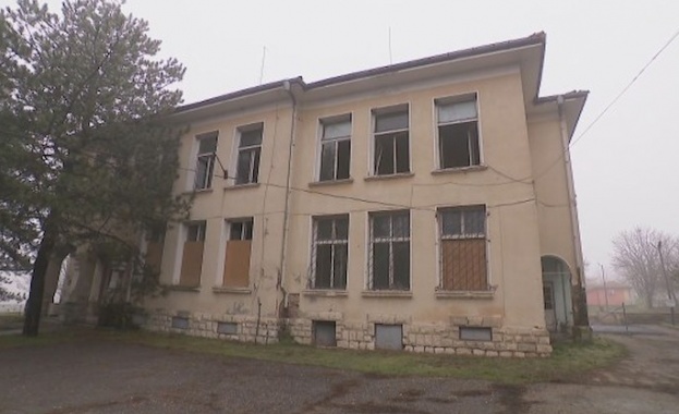 В русенското село Бъзън местните жители искат да си върнат