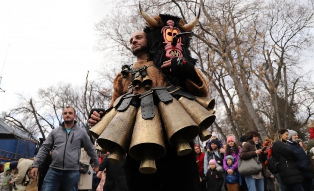 Стотици желаещи се събраха в Борисовата градина за да наблюдават