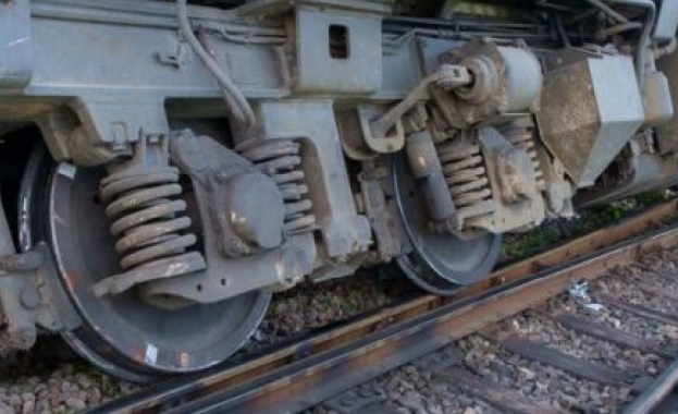 Влакова мотриса дерайлира в района на момчилградското село Подкова Причината