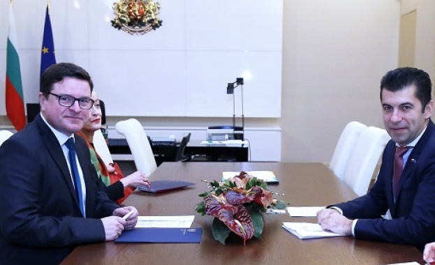 Премиерът Кирил Петков се срещна с посланика на Великобритания