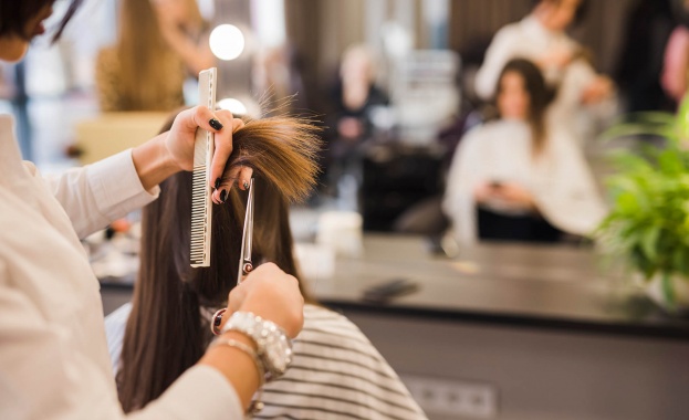 Маскирани нападатели потрошиха фризьорски салон в столичен квартал Извършителите въоръжени