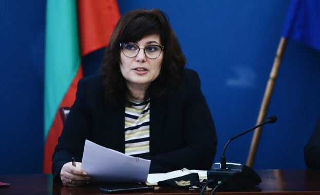 Здравният министър проф. Асена Сербезова ще се срещне с депутати