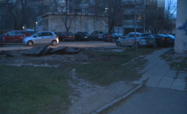 Жителите на столичния ж к Банишора сигнализират че улица и зелена