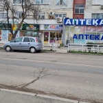 Общинският съветник от БСП Васил Иванов отправи питане относно пътни заграждения пред търговски обекти в Долно Езерово
