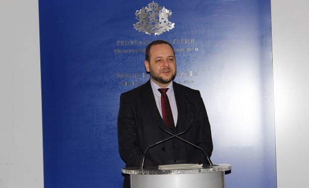 Министърът на околната среда и водите Борислав Сандов ще поздрави