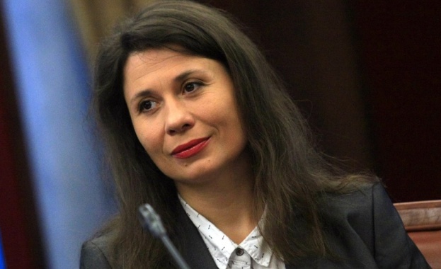 Депутатката Елисавета Белобрадова си счупи кост в парламента