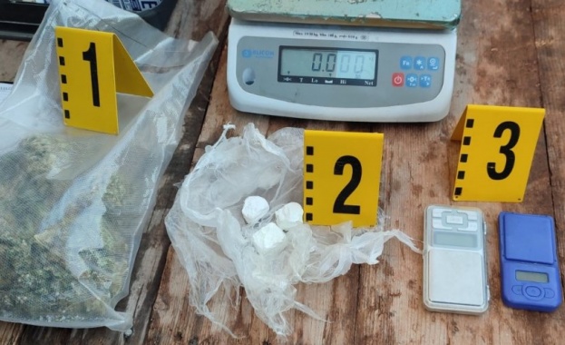 Рецидивист е задържан за притежаване на различни наркотични вещества съобщиха