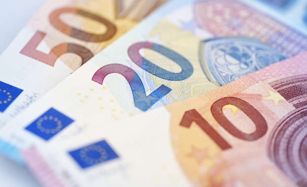 Еврото потъна до нов 20-годишен минимум