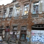 Студенти се опитват да спасят издателството на Любен Каравелов в Букурещ