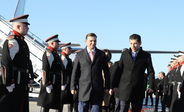 Премиерът Кирил Петков пристигна в Скопие