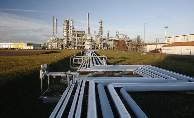 Фючърсните цени на газа в Европа затвориха на 900 долара