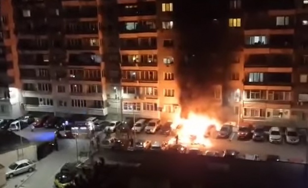 Опожарени коли и обгорели балкони във Варна Това са последствията