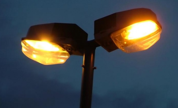 Икономия на уличното осветление и забрана за включване на електрически