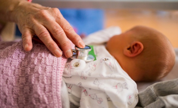 Едномесечно бебе и дете на девет години са сред приетите