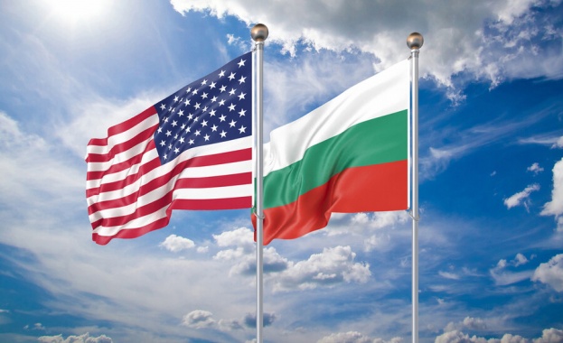 В своя статия Файненшъл таймс пише че американският министър на