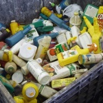 Учени превръщат пластмасови отпадъци в охлаждаща боя