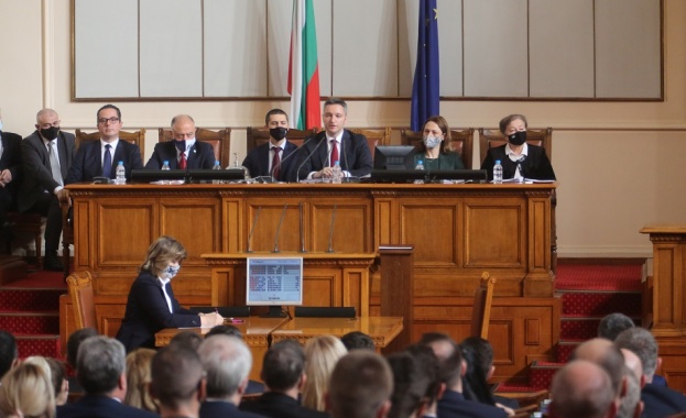 Идва време за отворена длан и за протегната ръка за