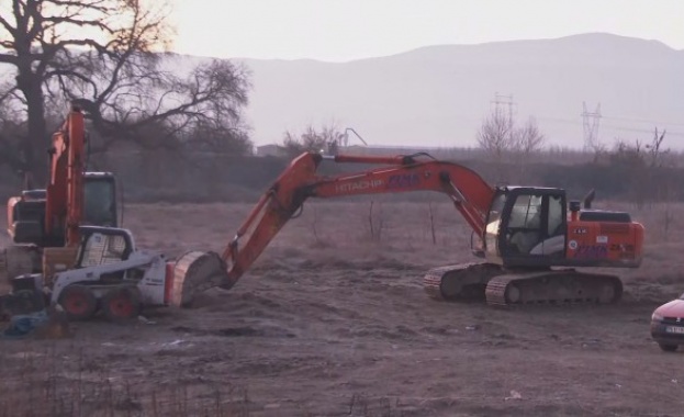 Опасност от подкопаване на дигата на р Въча край пловдивското