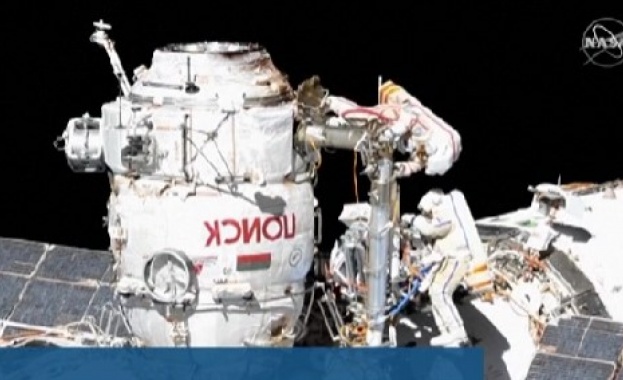 Двама руски астронавти прекараха 7 часа на мисия извън МКС