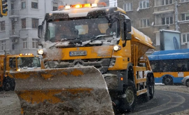 170 машини обработват пътните настилки в София