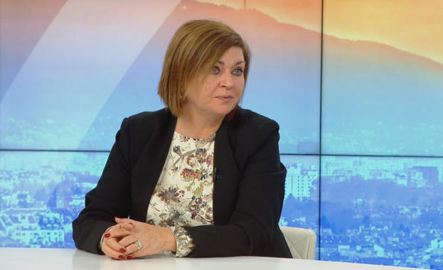 Темата за устройствените закони както Законът за съдебната власт така