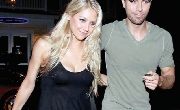 Латино идолът Енрикe Иглесиас на 46 и неговата половинка бившата