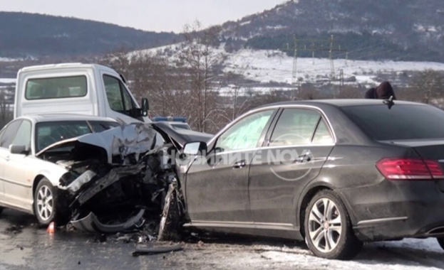 Тежък инцидент на пътя Карлово Пловдив Жена е загинала а мъж