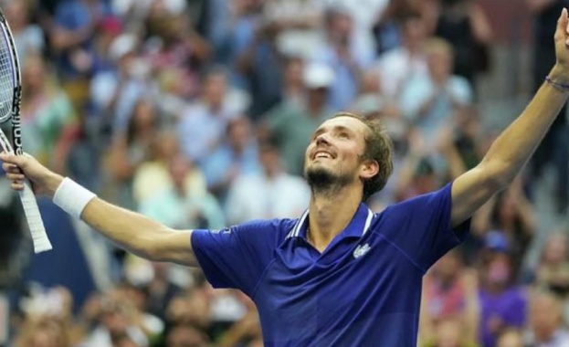 Вторият тенисист в световната ранглиста Данил Медведев продължи мисията си