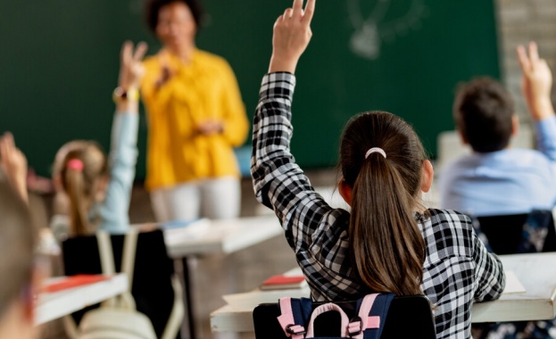 Присъствените занятия се възобновяват за всички ученици в София град