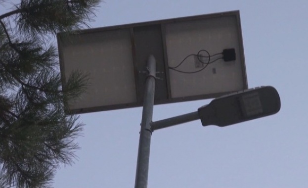 Докато в някои общини улиците остават на тъмно с режим