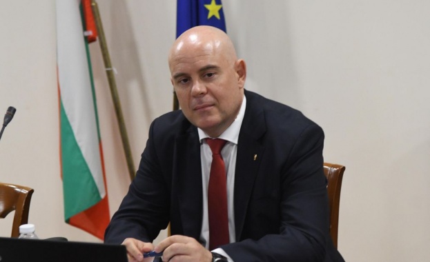 Главният прокурор Иван Гешев се срещна с министър председателя Кирил Петков