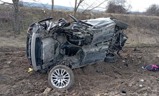 20-годишна шофьорка преобърна колата си в нива близо до Шумен