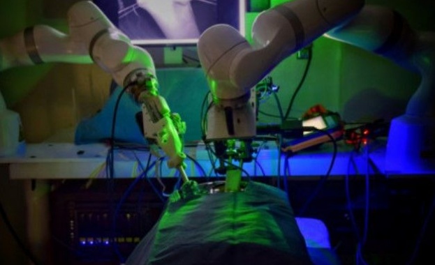 Роботите, които помагат на лекарите да извършват операции, се превърнаха