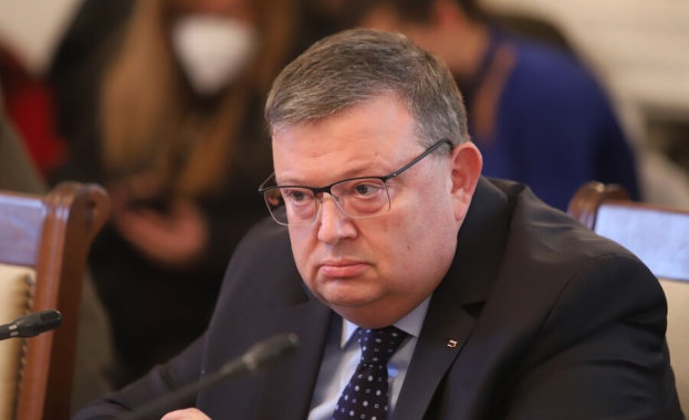 Парламентът прие оставката на председателя на КПКОНПИ Сотир Цацаров Депутатите