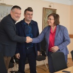 Министър Нинова: Търговските вериги трябва да предлагат повече български стоки 