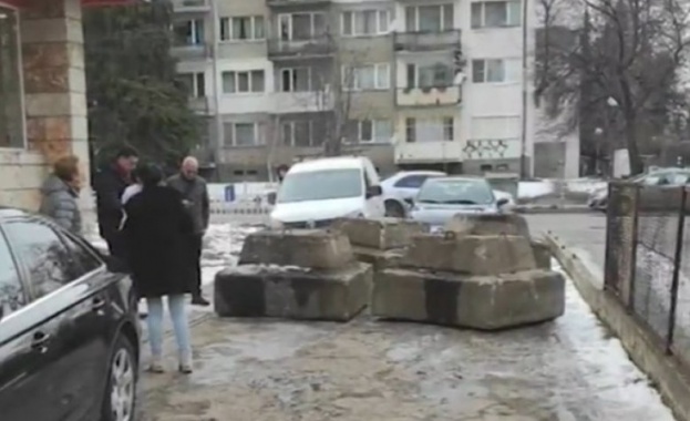 В столичния район Витоша жители се оказаха с блокирани автомобили