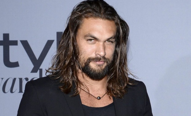 Звездата от Аквамен Джейсън Момоа става официално част от семейството